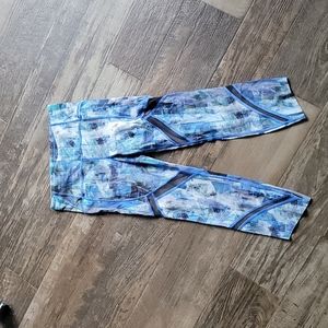 EUC- Lululemon Blue Capri pants. Size 4